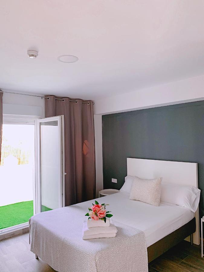 Hostal El Castillo Alcala De Guadaira Ngoại thất bức ảnh