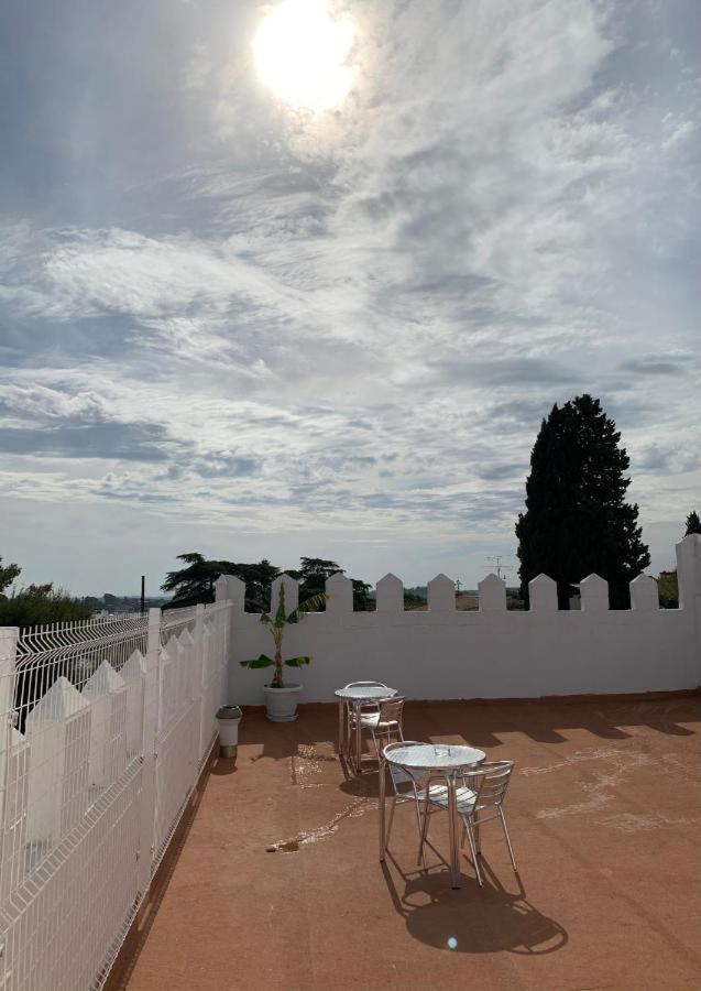 Hostal El Castillo Alcala De Guadaira Ngoại thất bức ảnh