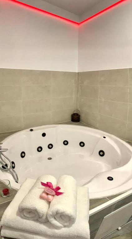 Hostal El Castillo Alcala De Guadaira Ngoại thất bức ảnh